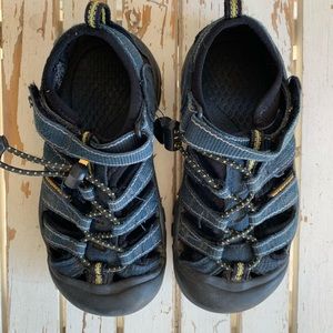 Keen sandals ~ water shoes